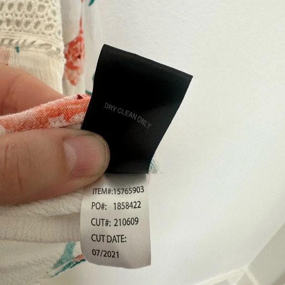 Torrid Floral Flowy Top, 3/4 sleeve with lace detail White Size 2 (XXL, 18/20) - Picture 7 of 10